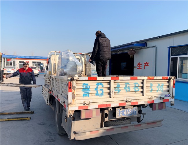 300L可傾電加熱夾層鍋、400單室真空包裝機(jī)發(fā)往廣西桂林
