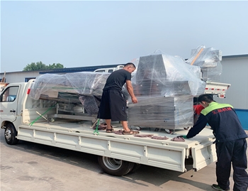 匯品牛肉鹽水注射機(jī)，滾動(dòng)真空包裝機(jī)發(fā)往河南