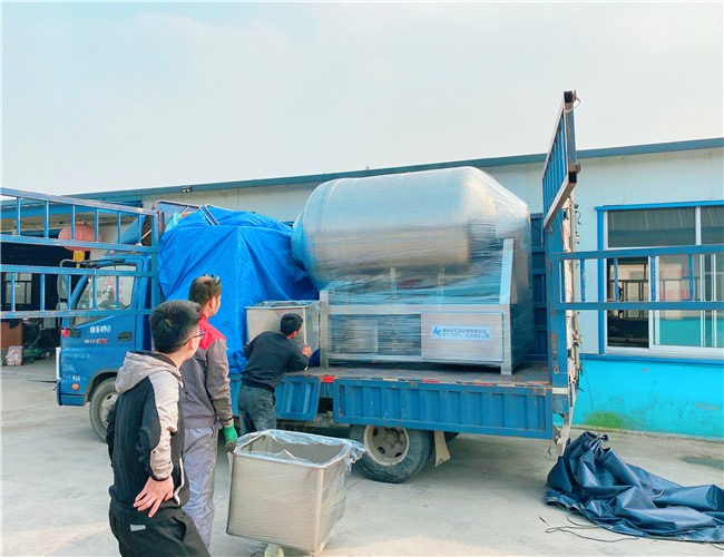 2000L變頻水冷泵真空滾揉機(jī)1臺(tái)，200L不銹鋼料車2臺(tái)，發(fā)貨河南周口