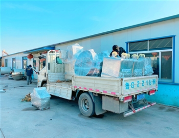 80針注射機1臺，400L可傾電加熱夾層鍋2臺，200L料車6臺，發(fā)往河南新鄉(xiāng)