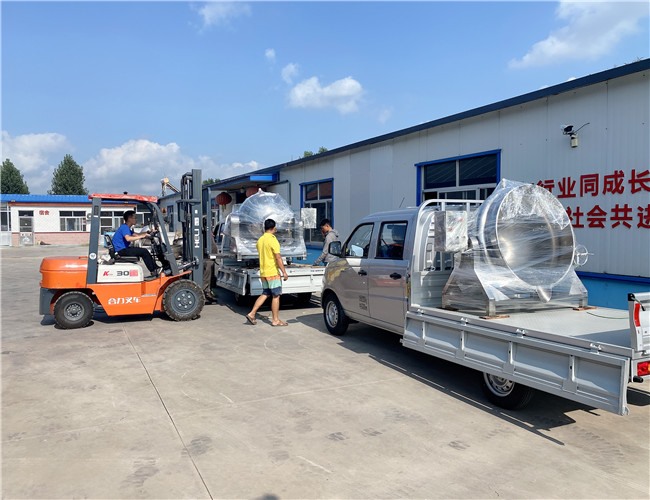 700L立式電加熱夾層鍋1臺，400L可傾電加熱夾層鍋2臺，發(fā)往河南周口