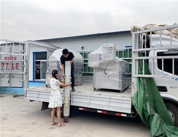 600L真空滾揉機(jī)、1500自動(dòng)出料油炸鍋發(fā)往威海