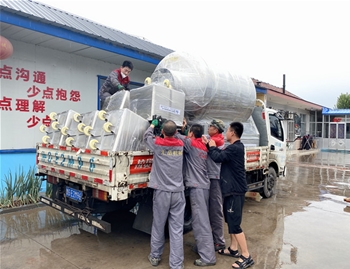 2000L變頻水冷泵真空滾揉機(jī)1臺(tái)，200L不銹鋼料車16臺(tái)，發(fā)貨山東沂水