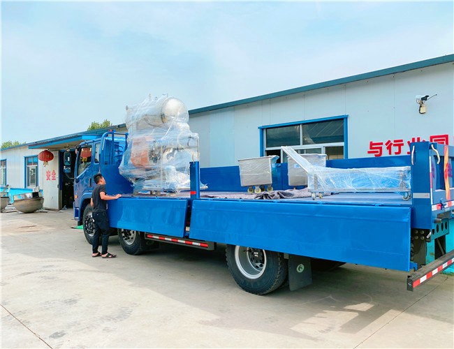 700雙層殺菌鍋1臺(tái)，200L料車2臺(tái)，發(fā)貨河南