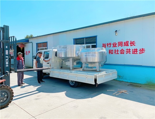 立式保溫電加熱夾層鍋1200L一臺，500L一臺，發(fā)往河南周口