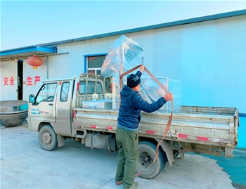 滾揉機專用液壓上料器1臺，可提升專用200L不銹鋼料車2臺，發(fā)貨深圳