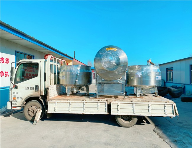 700L立式電加熱夾層鍋2臺(tái)，1200L真空滾揉機(jī)1臺(tái)，發(fā)貨河南