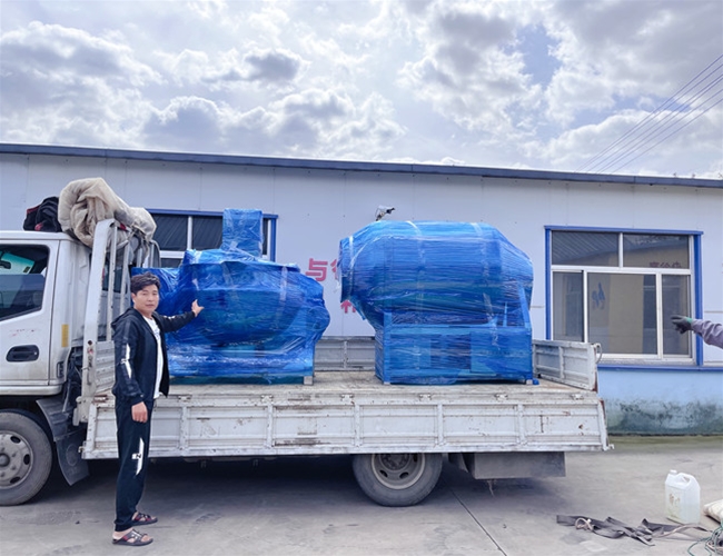 浙江溫州食品廠訂購(gòu)500L電加熱攪拌鍋，600L真空滾揉機(jī)發(fā)貨