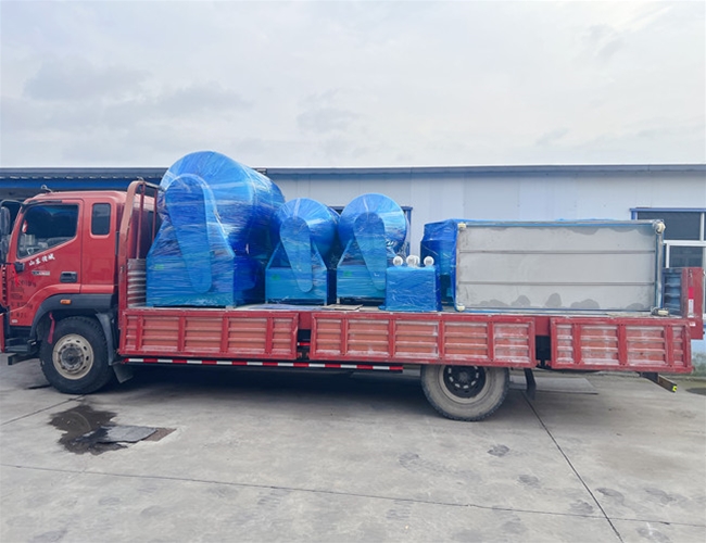 河南食品廠訂購(gòu)真空滾揉機(jī)3臺(tái)，煮鍋2臺(tái)，晾肉架1臺(tái)，料車2臺(tái)發(fā)貨