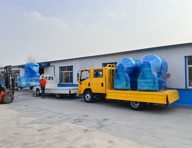 河南商丘牛肉加工廠訂購1200L滾揉機2臺，搭配液壓上料器發(fā)貨