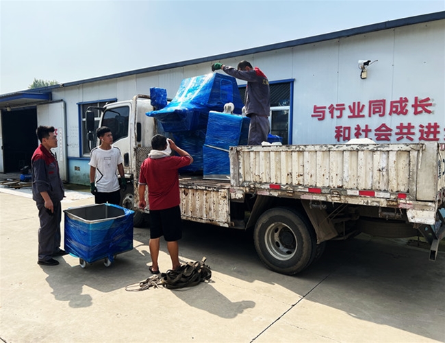 氣動鹽水注射機(jī)?200L料車3臺，發(fā)貨河南安陽