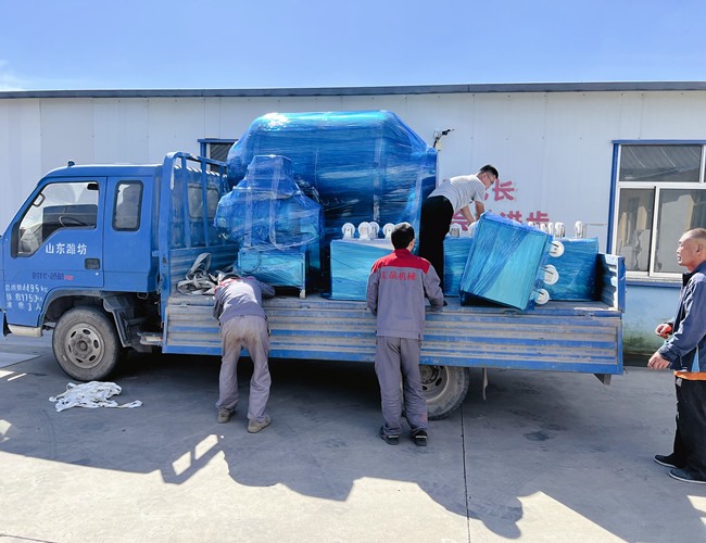 臨沂食品廠訂購(gòu)1200L真空滾揉機(jī)1臺(tái)，50L實(shí)驗(yàn)型真空滾揉機(jī)1臺(tái)，200L不銹鋼料車6臺(tái)發(fā)貨