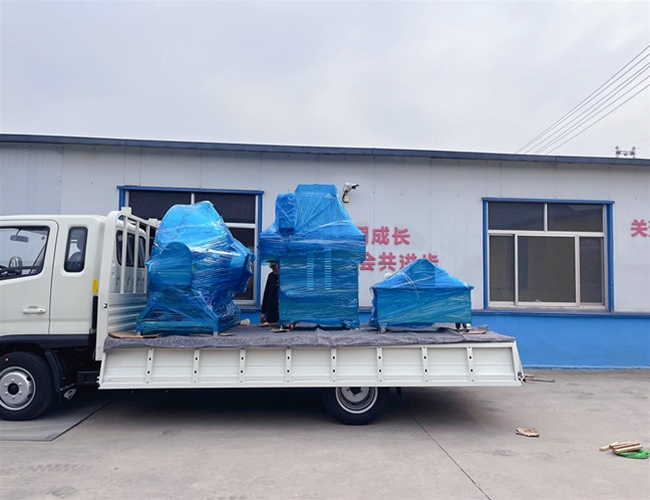 新款80針鹽水注射機，600L可傾電加熱夾層鍋，200L不銹鋼料車，直達車發(fā)貨河南鄭州