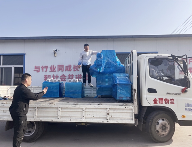 匯品新款80針鹽水注射機1臺，200L不銹鋼料車2臺發(fā)貨安徽合肥