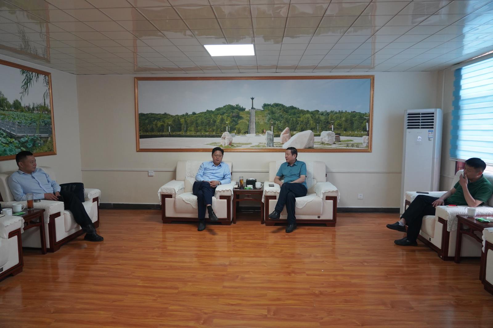 劉培建前往汝南天中投資調(diào)研1.jpg 劉培建前往汝南天中投資調(diào)研1.jpg