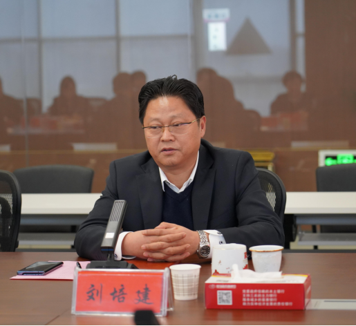 11.10西平縣考察團蒞臨市產業(yè)集團考察交流(1)339.png 11.10西平縣考察團蒞臨市產業(yè)集團考察交流(1)339.png