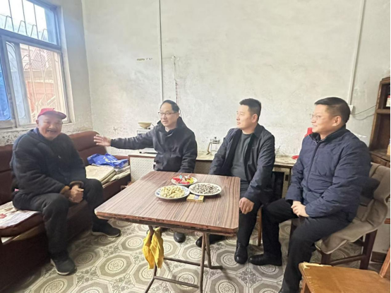 黨建引領聚合力 走訪慰問暖人心—產業(yè)集團開展春節(jié)走訪慰問老黨員活動627.png